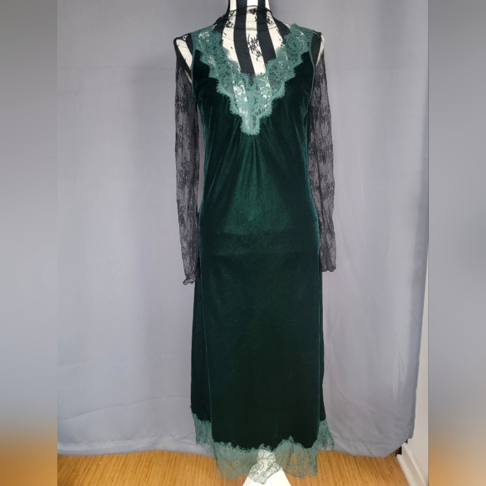 ZARA Dark Green Velvet Dress With Green Lace Trim + Black Lace Top